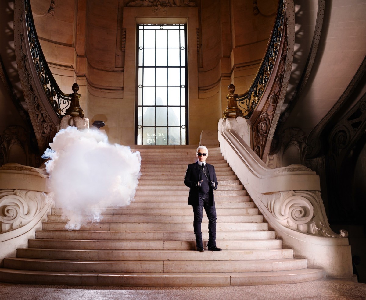 4-Berndnaut-Smilde-The-In-Cloud-Karl-Lagerfeld-2013-Courtesy-the-artist-Harper’s-Bazaar-and-Ronchini-Gallery.-Photo-credit-Simon-Procter-.-1200x985