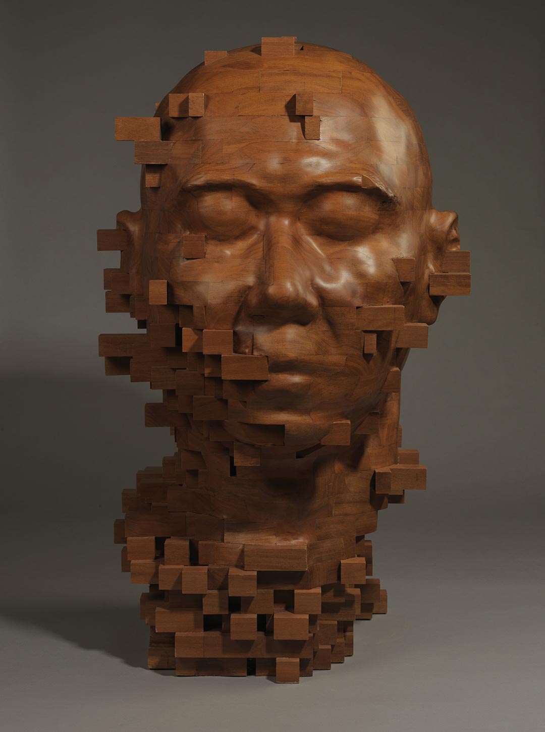 "Pixelations" - imposante Holzskulpturen von Hsu Tung Han